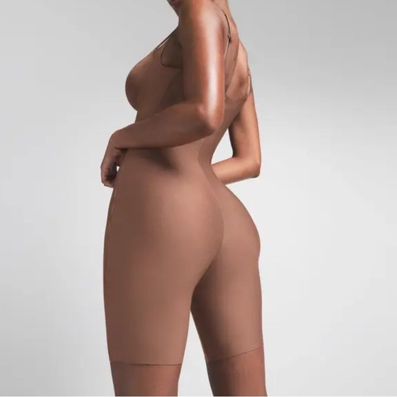 SKIMS BODY Butt Enhancing Padded Lifting Open Bust Mid Thigh Bodysuit NWT Jasper - Picture 4 of 5